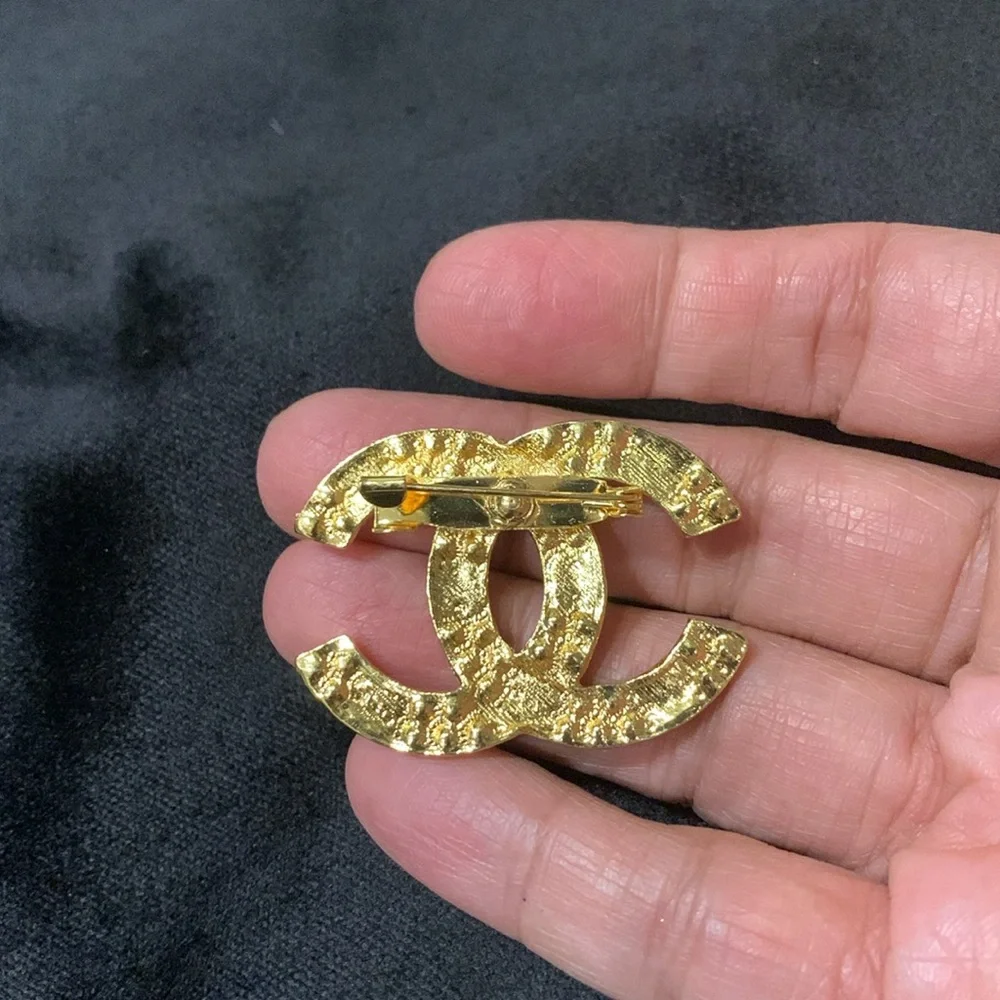 Chanel brooch - Picture 3 of 7
